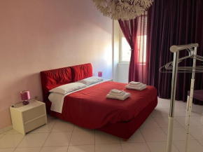 Camera matrimoniale ampia con bagno privato in appartamento condiviso